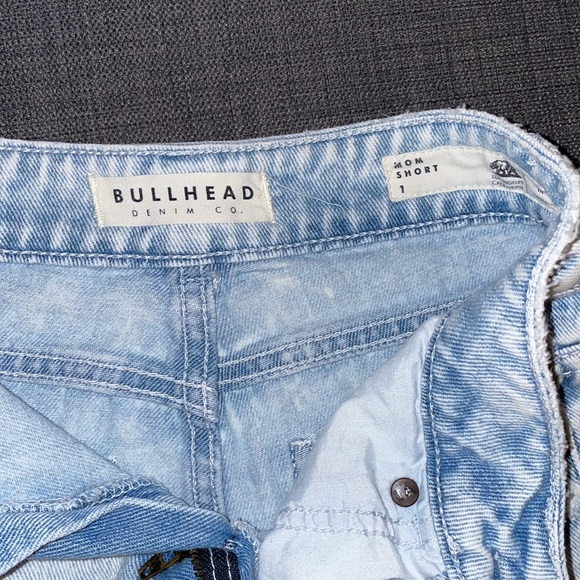 BULL HEAD Denim Co. High waisted Mom shorts - Picture 3 of 3